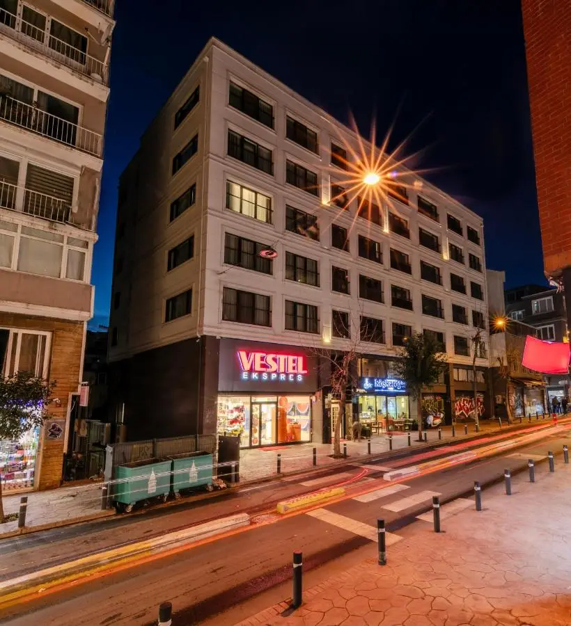 Roys Hotel & Suites