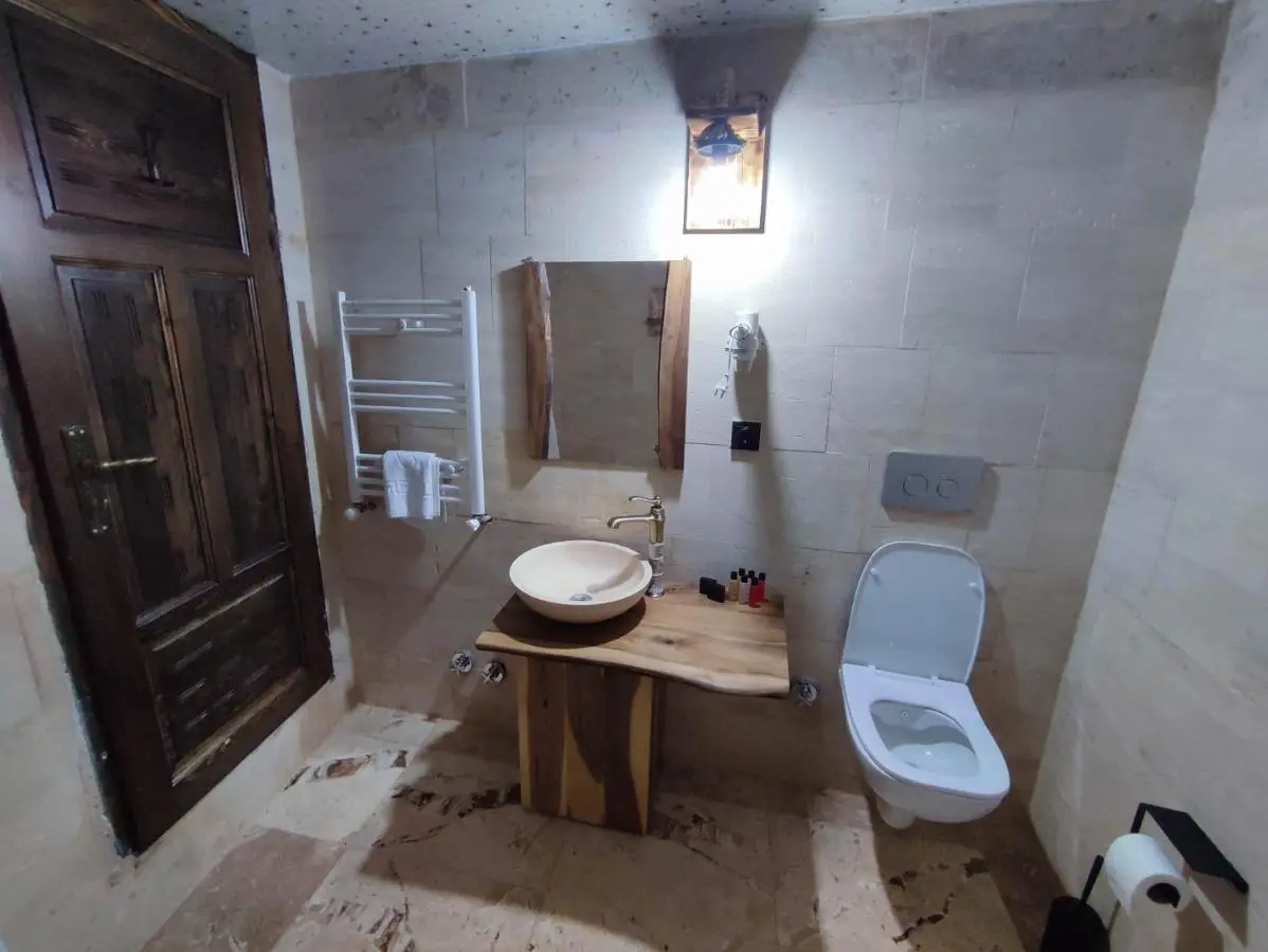 Euphoria Cave House