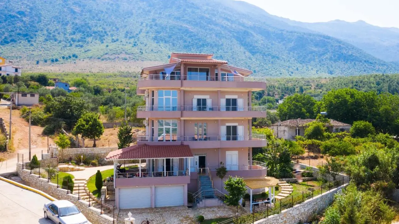 Modern Apartament between sea and mountain