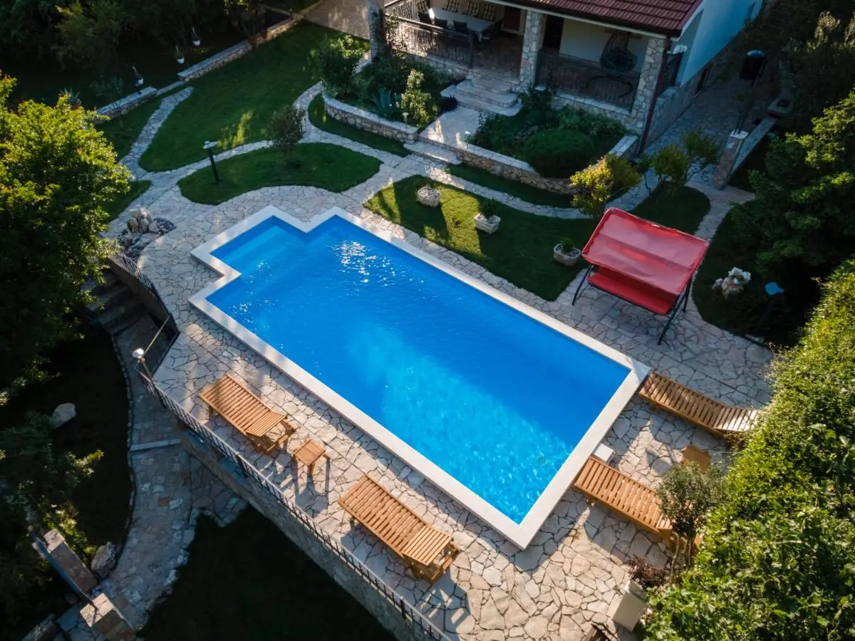 Villa Gana-Green Oasis with Heated Pool