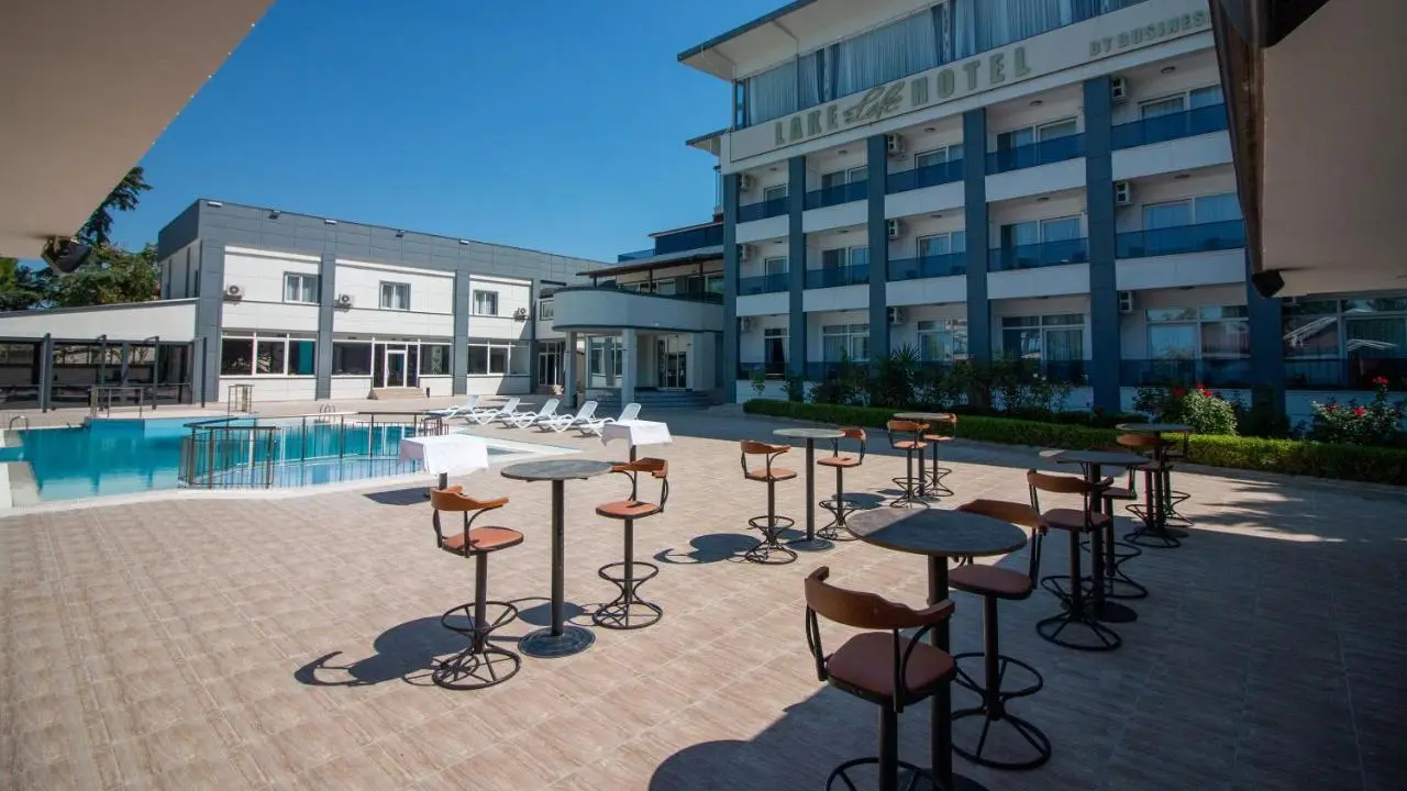 Lake Life Hotel
