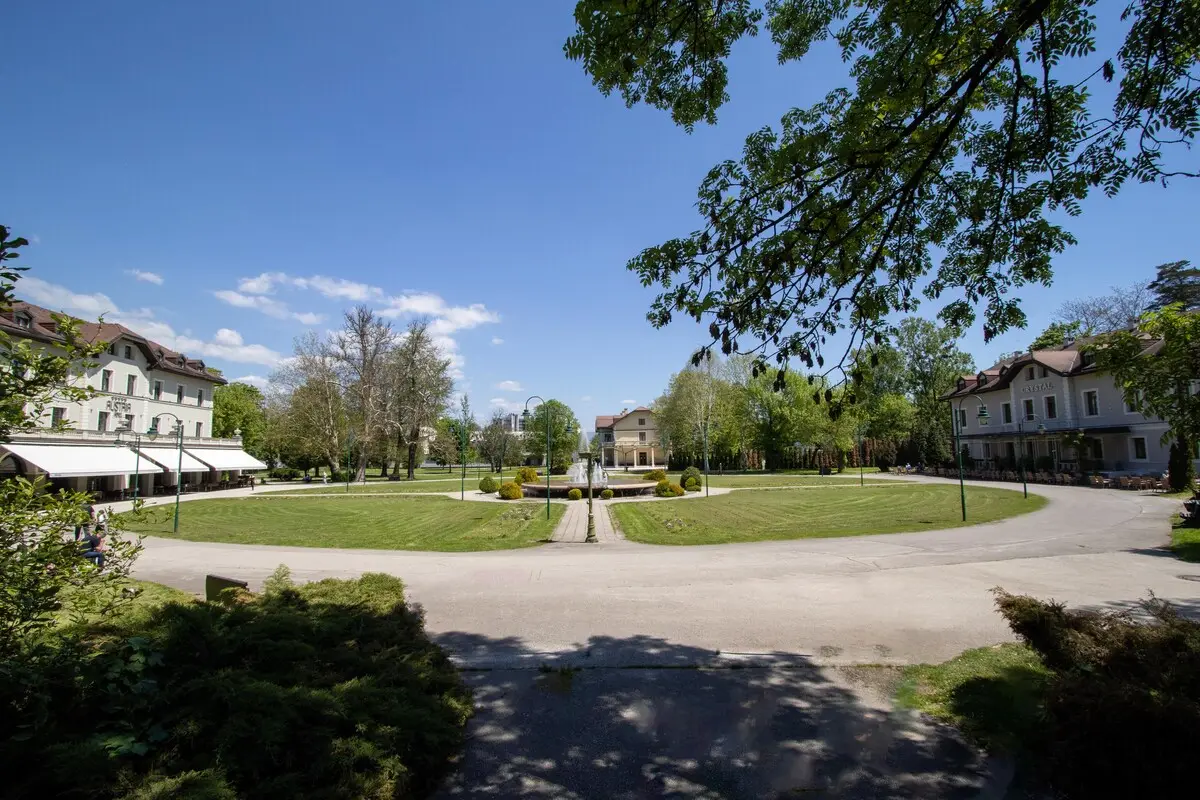 Ilidza Park King Studio