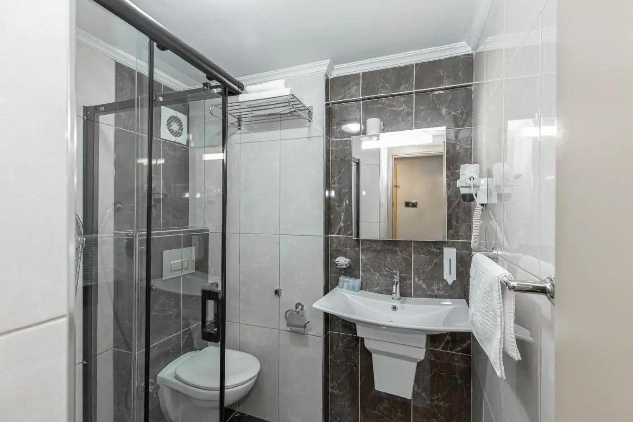 BURSA LOYAL CiTY HOTEL
