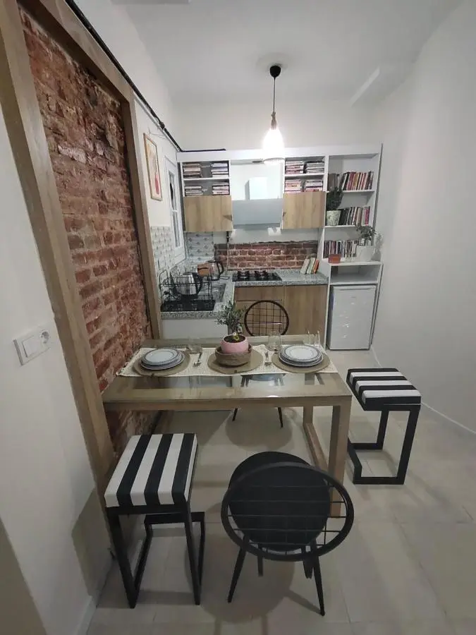 balcony 2BR apt with 2toilet and 2bath near to nişantaşi #3