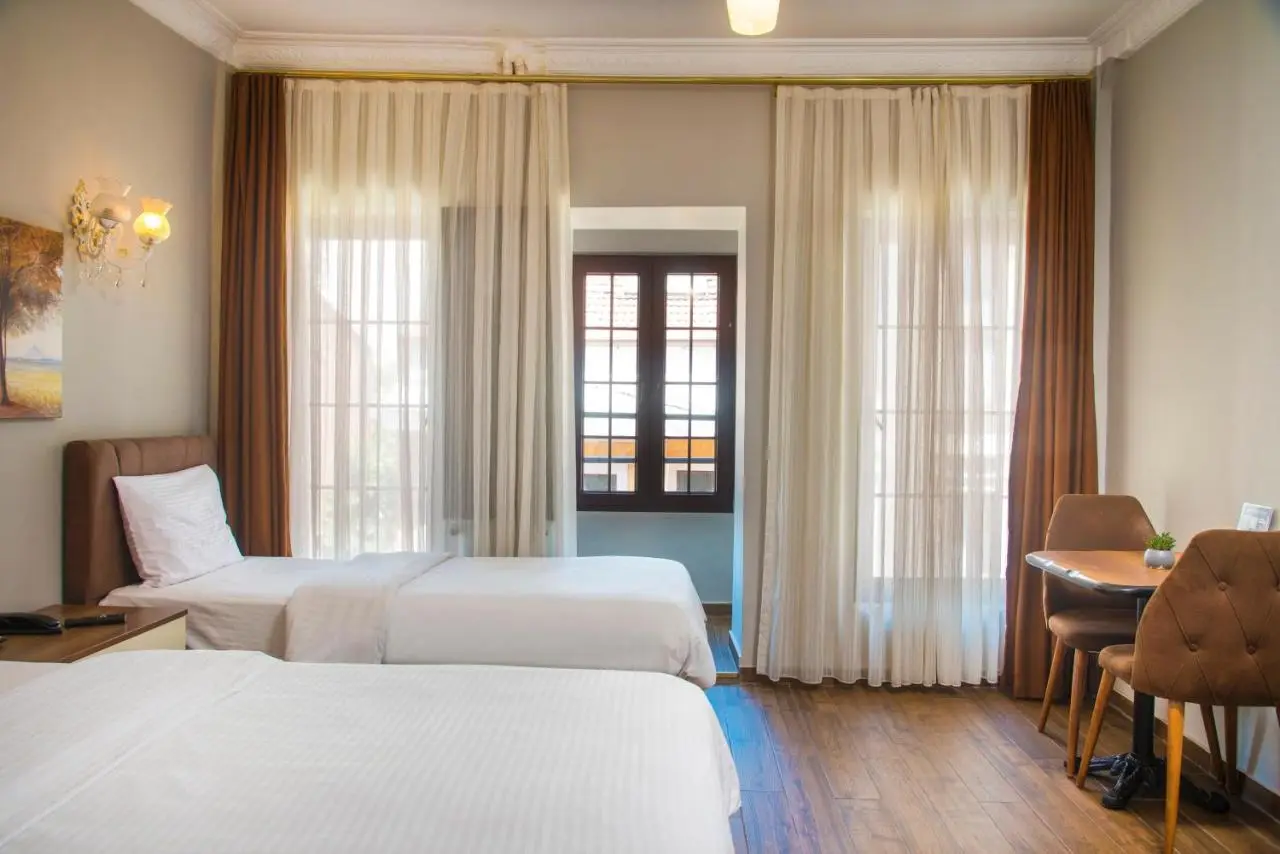 Zendy Suite Hotel
