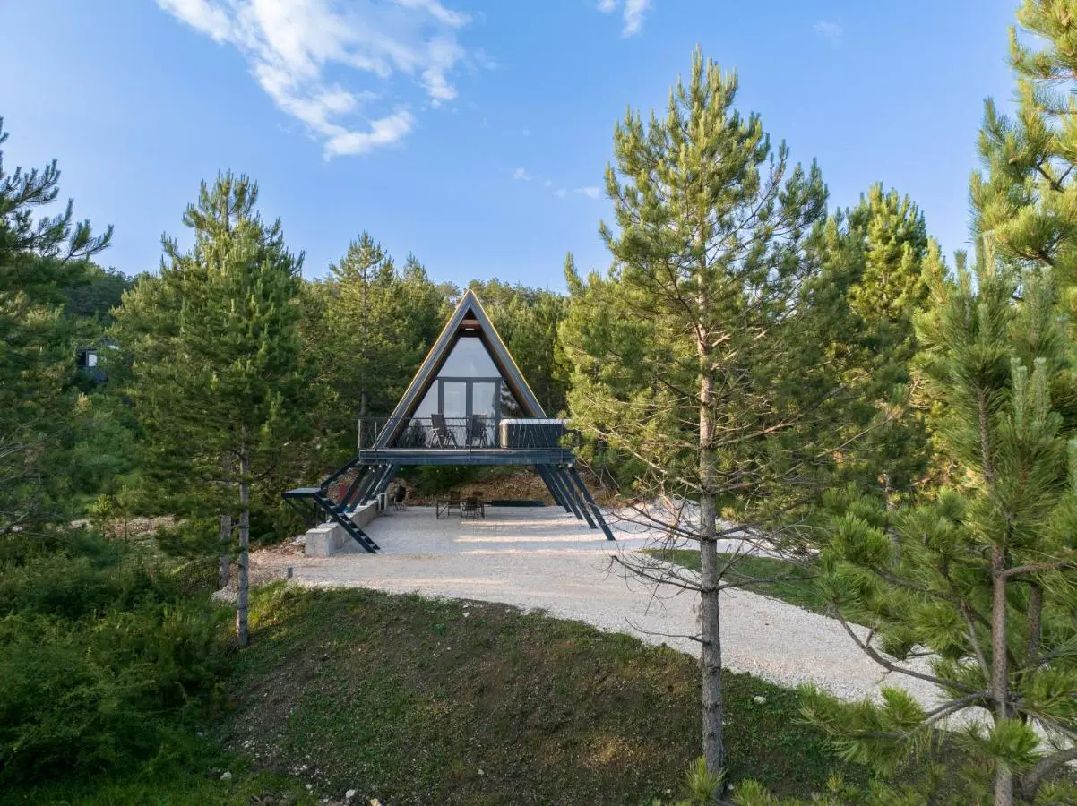 Continental Adventure Resort - Mountain Escape & Glamping