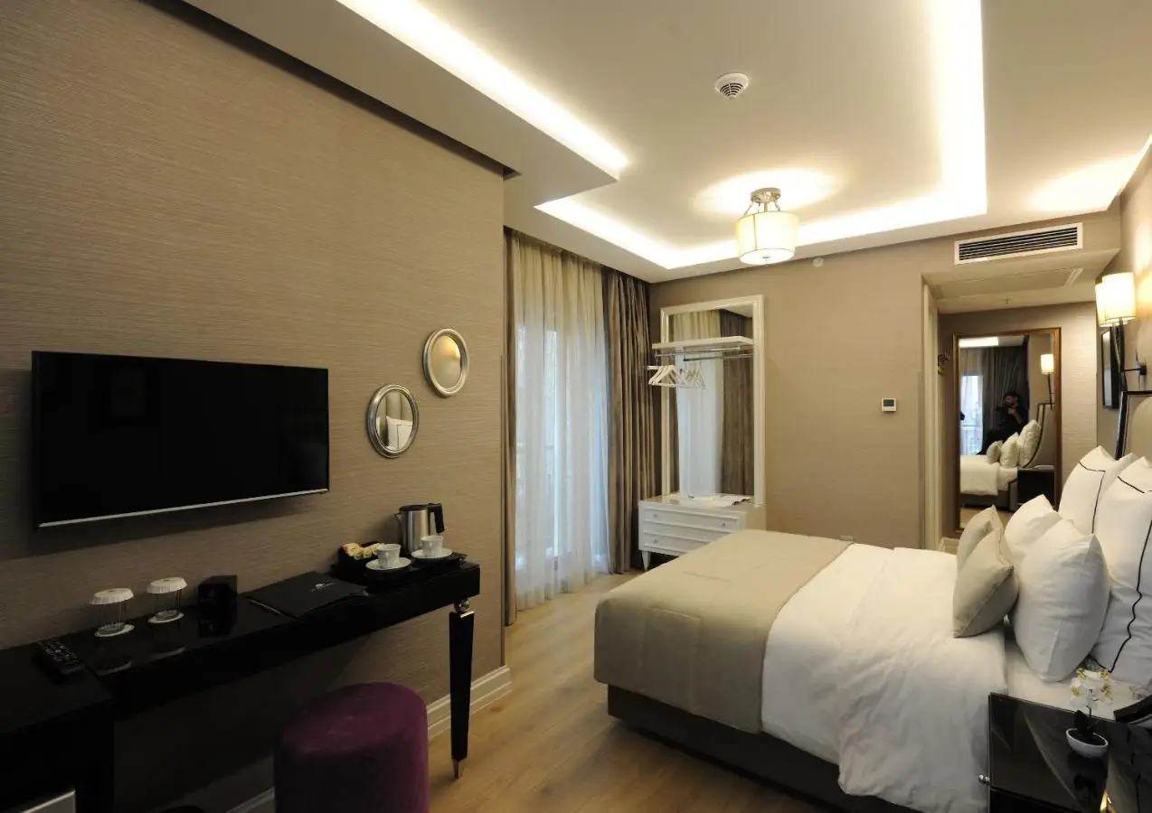 Le Petit Palace Hotel - Special Category