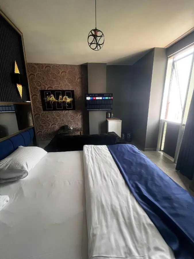 216 Hill Suites