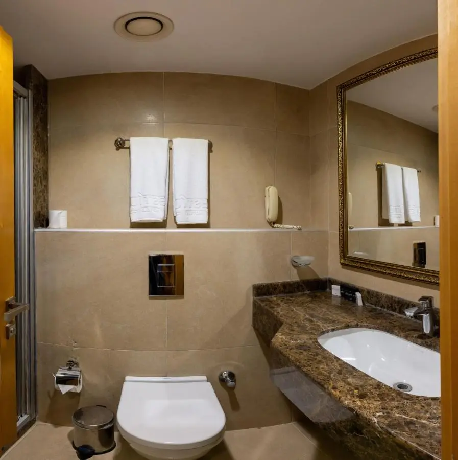 Aven Hotel
