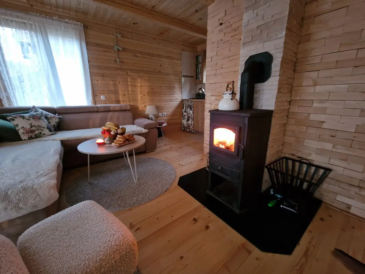 BURKE Log Cabin