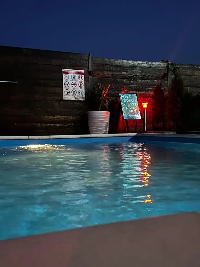 Holiday House White Hill