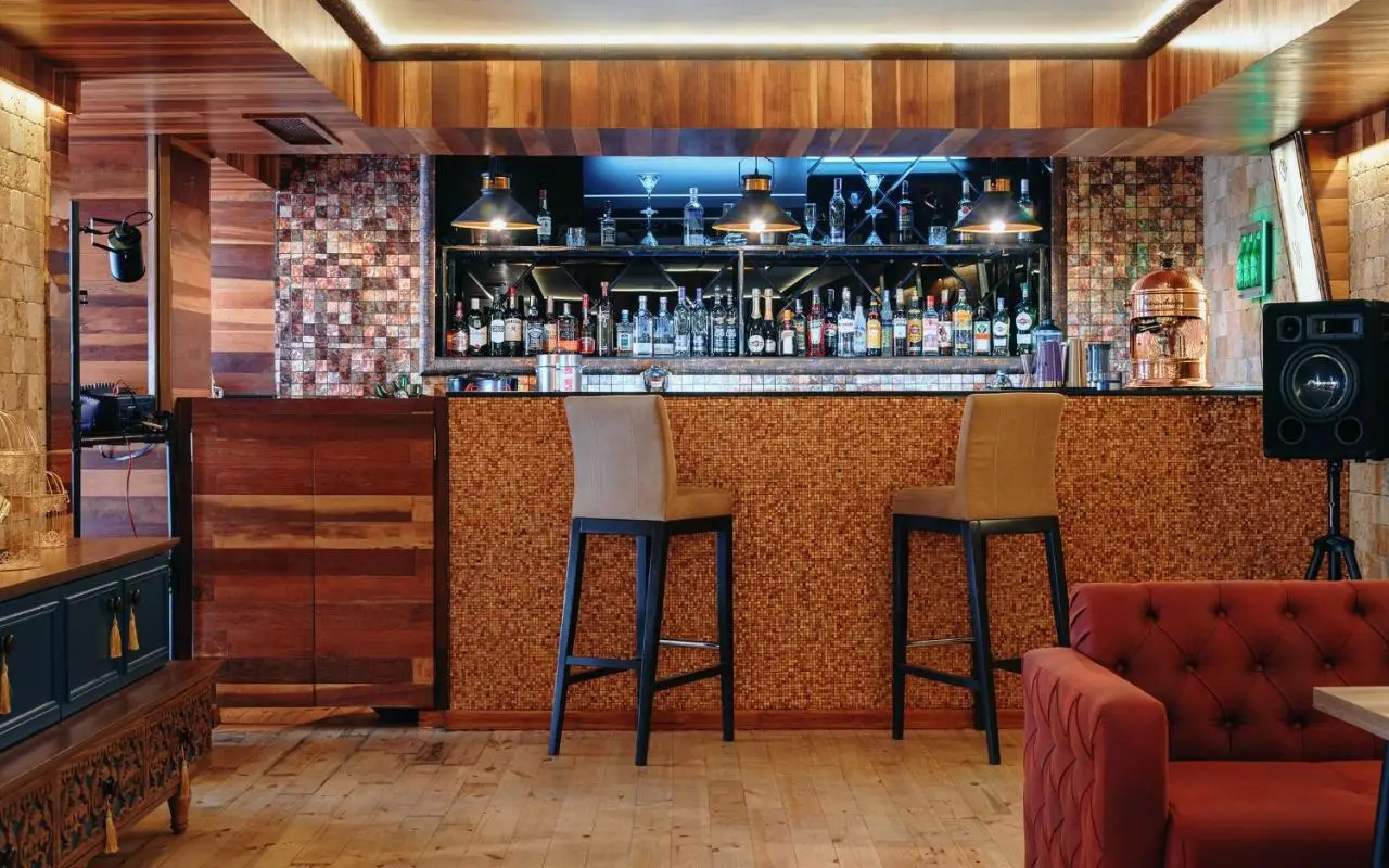 Bayil Breeze Hotel & Restaurant