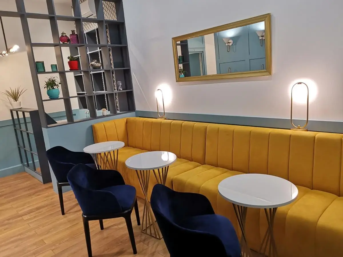3 Rooms Hotel