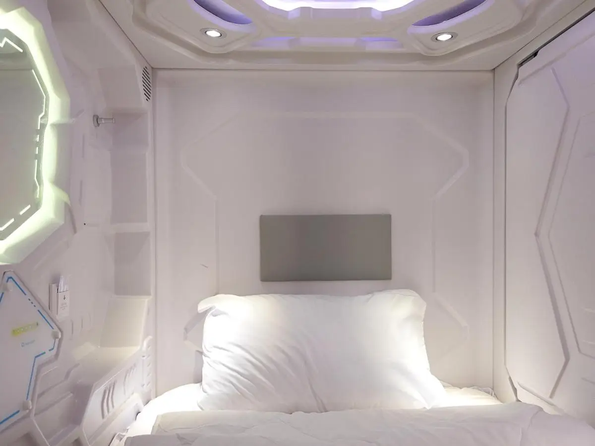 Capsule Hotel Happy lounge