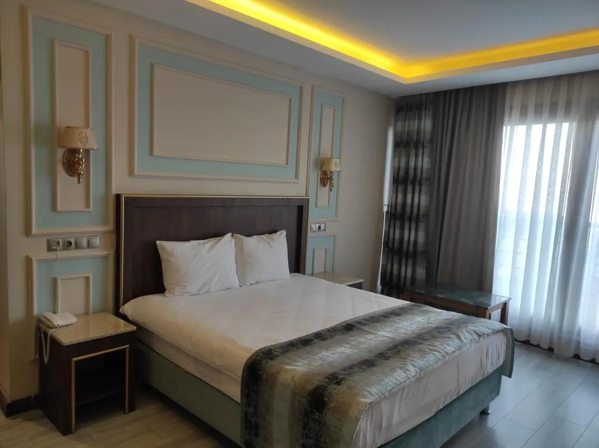 Magnaura House Hotel