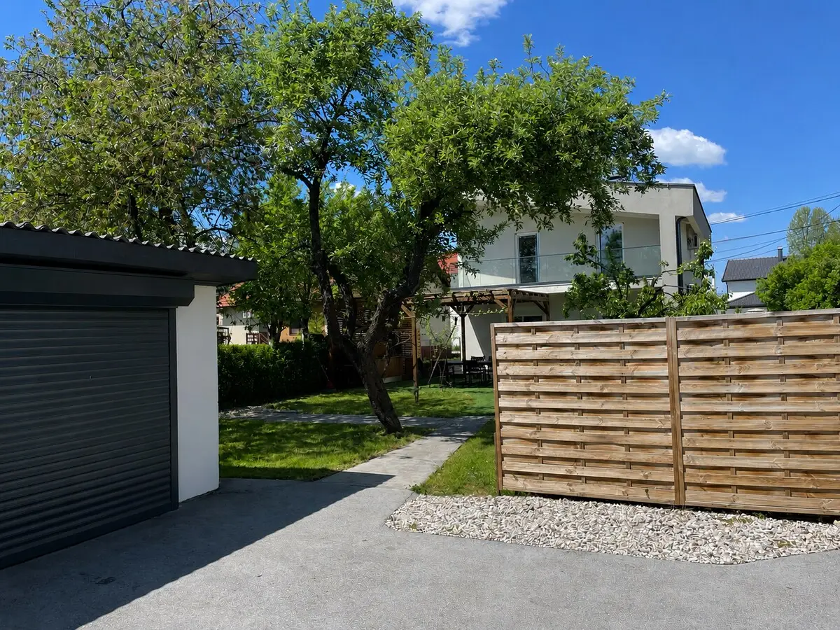 VillaGreenDream: 10 Min from Airport, Free Parking