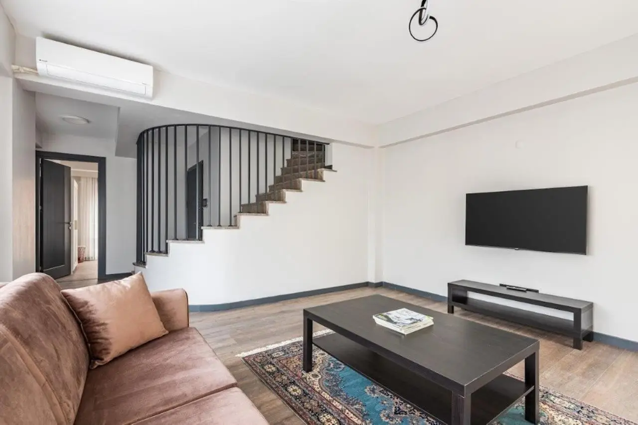 Duplex Penthouse wparking 3BD2Bath Views! #340