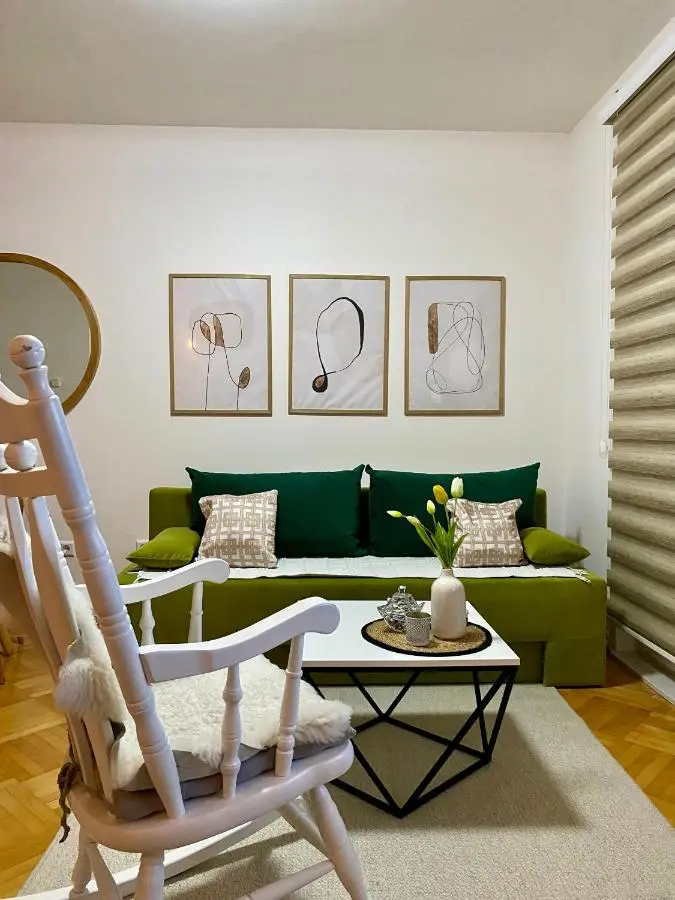 Apartment 11 - Great location, quiet but near the center