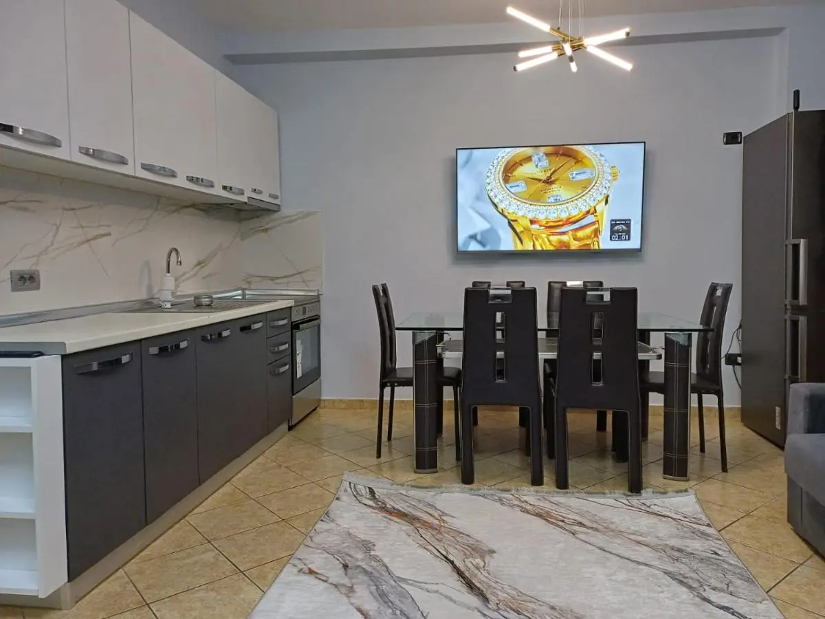 Elda Yellow Palace, Pazari i Ri Apartments