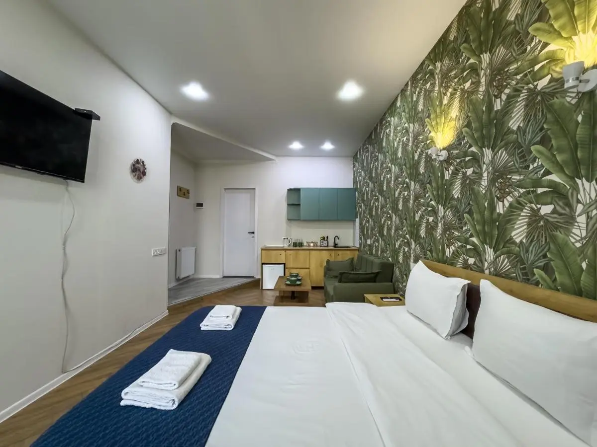 Shirin And Cozy Apartment With Jacuzzi Balcony