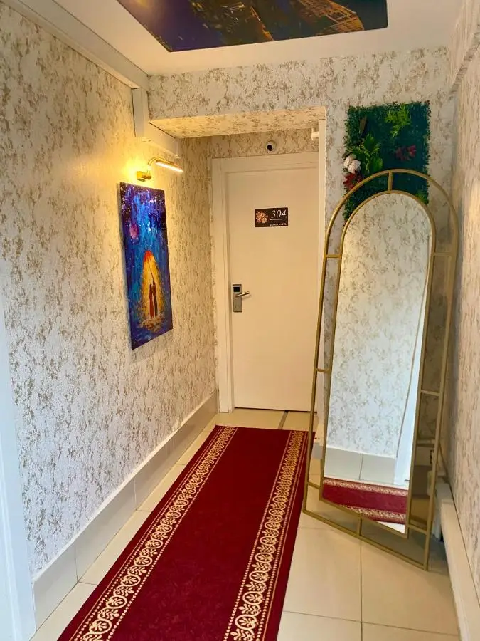 Honey Hotel