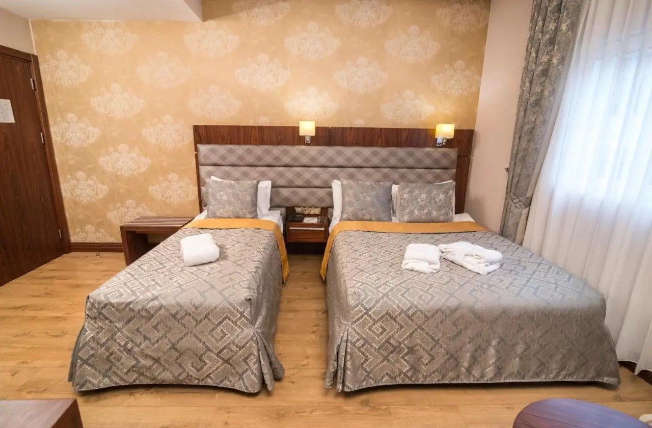 MidMar Deluxe Hotel