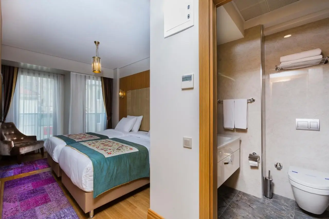 Obelisk Hotel & Suites