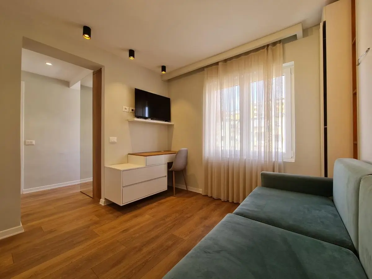 Adore - Modern Studio