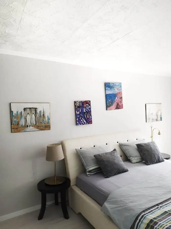 Apartment with garden Hanja
