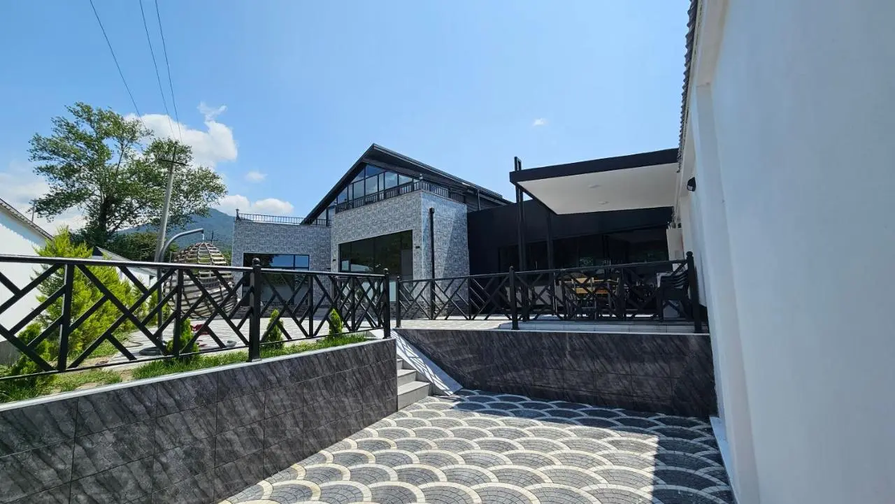 Luxury Milan Mountain Ponoramic Villa, indoor heated pool and jacuzzi with mountain view