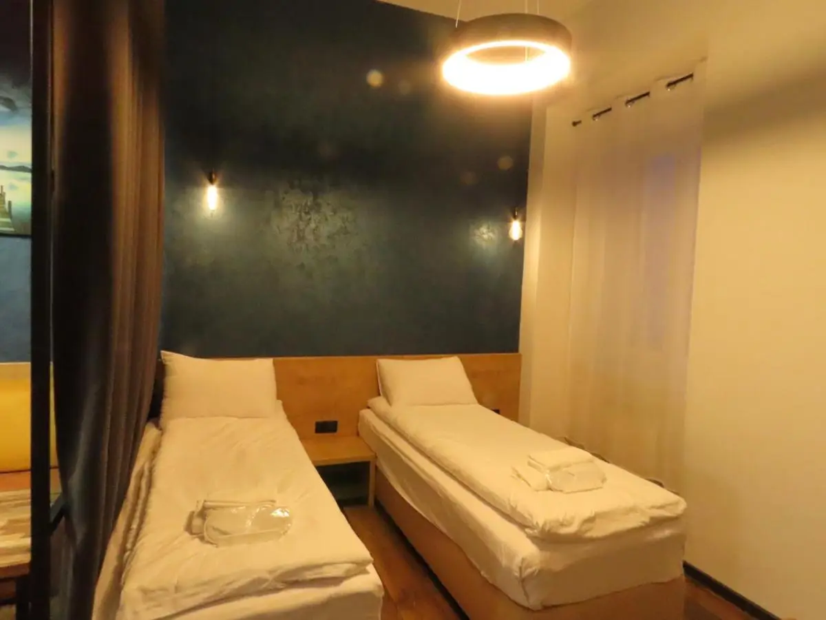 2BR loft apartment near Liberty square