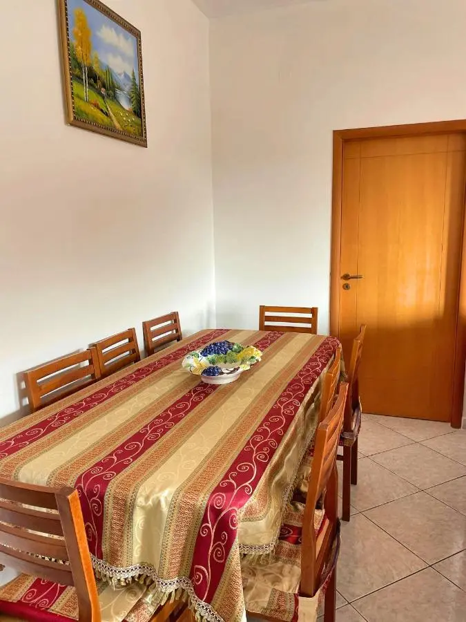 Villa Joli - Spacious Houses with Yard & Parking in Central Vlore