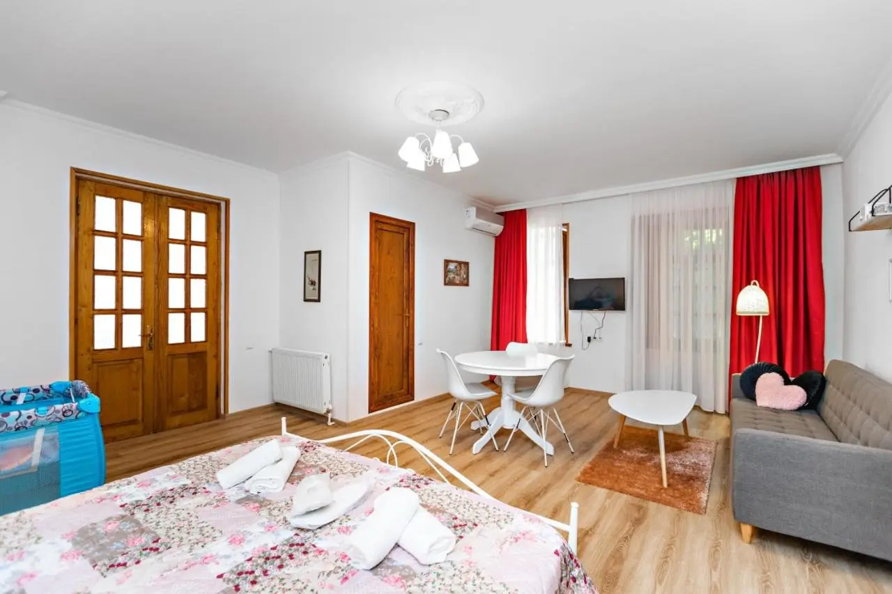 Guest House Nana