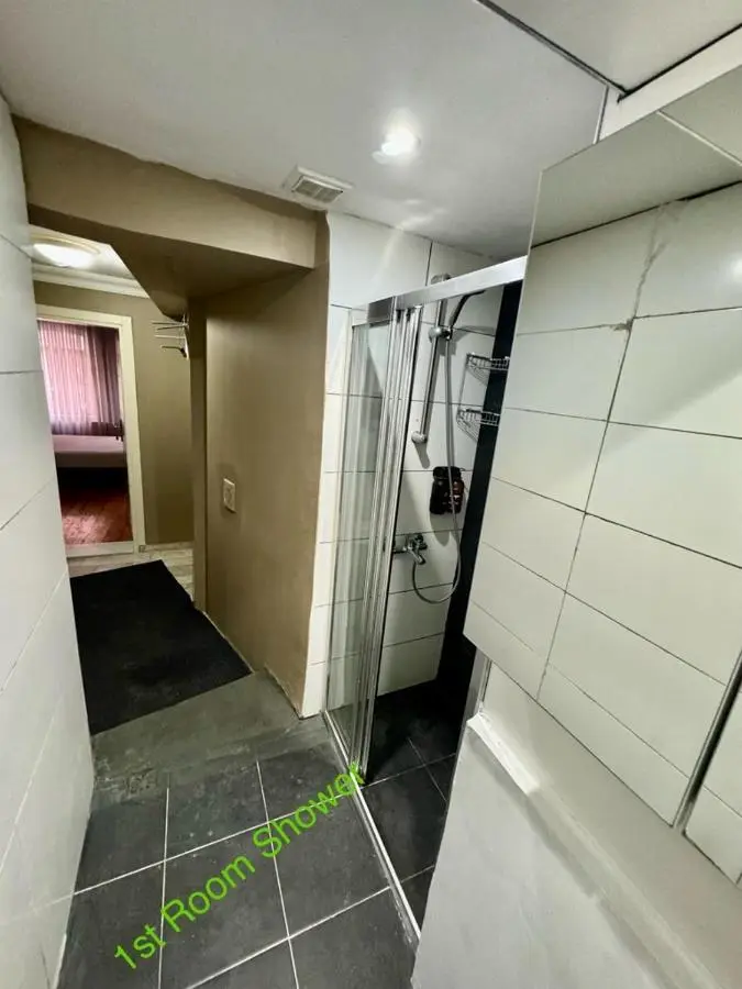 Aram Kerasi Rooms
