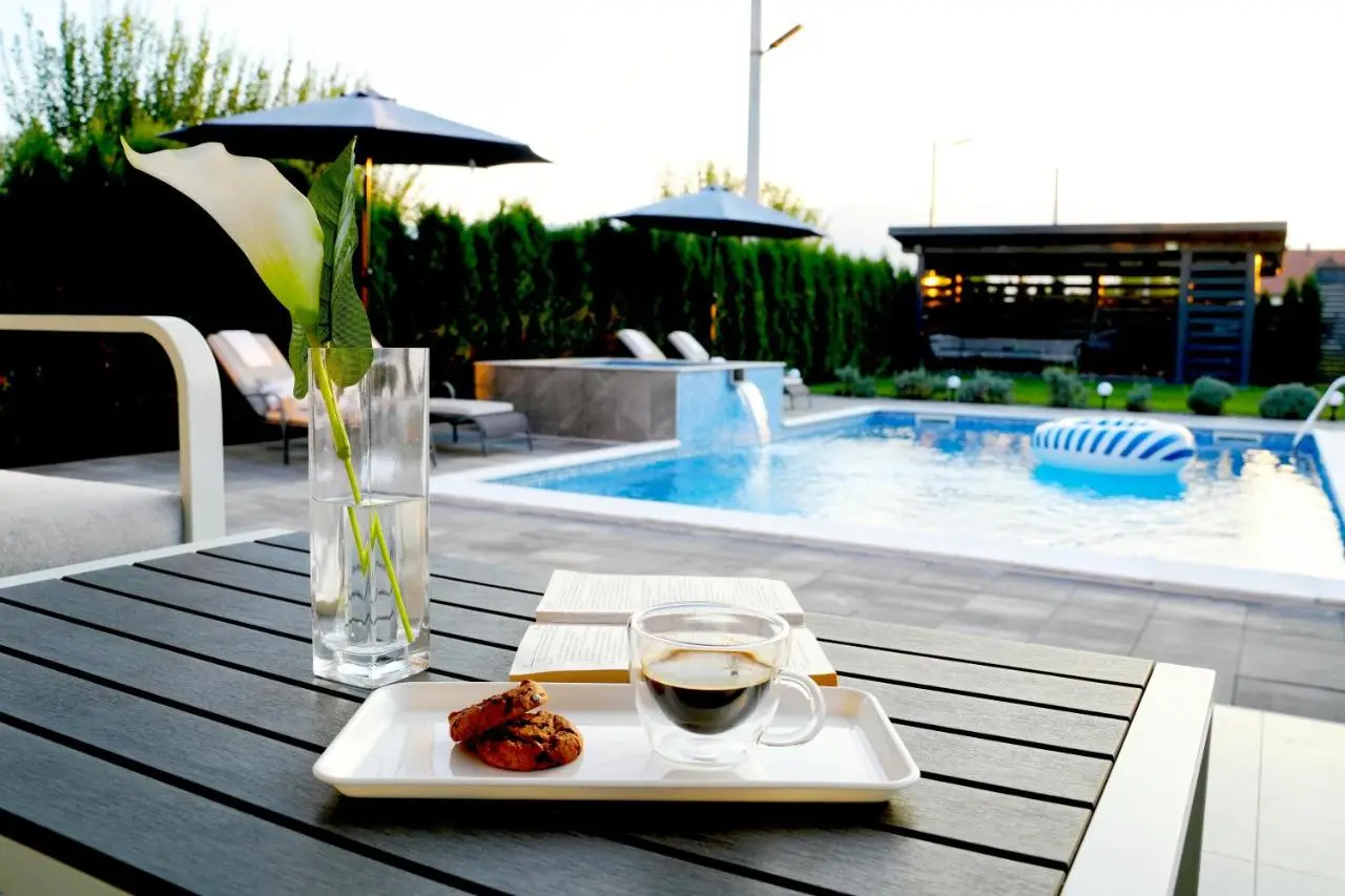 LUXIA PRIVATE ESTATE Sauna & Pool x Jacuzzi with Fireplace outdoor lounge