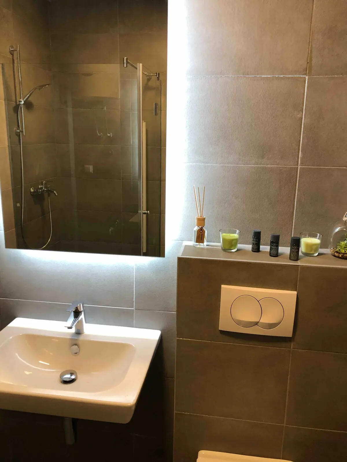 Modern brand new studio@top location+balcony view
