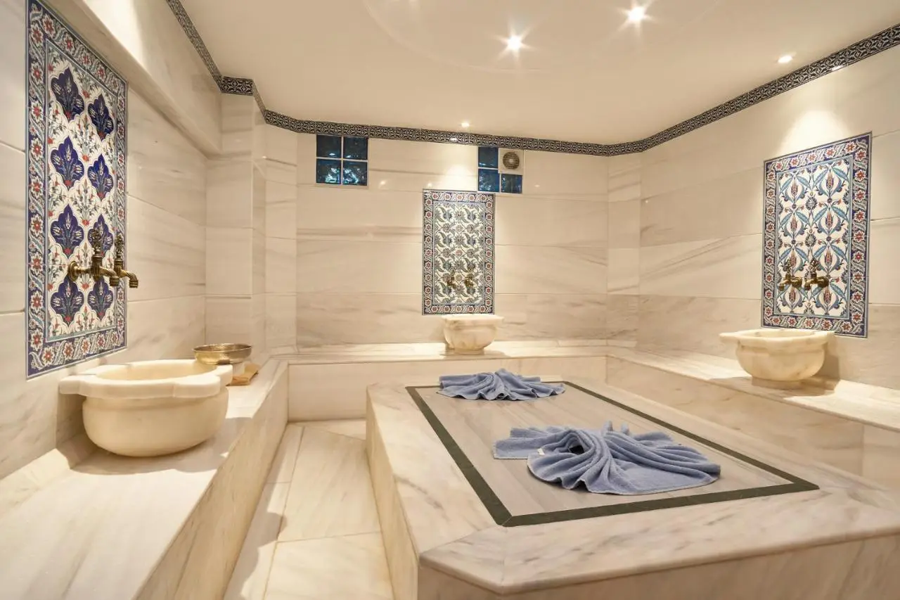 Amber Hotel & Spa