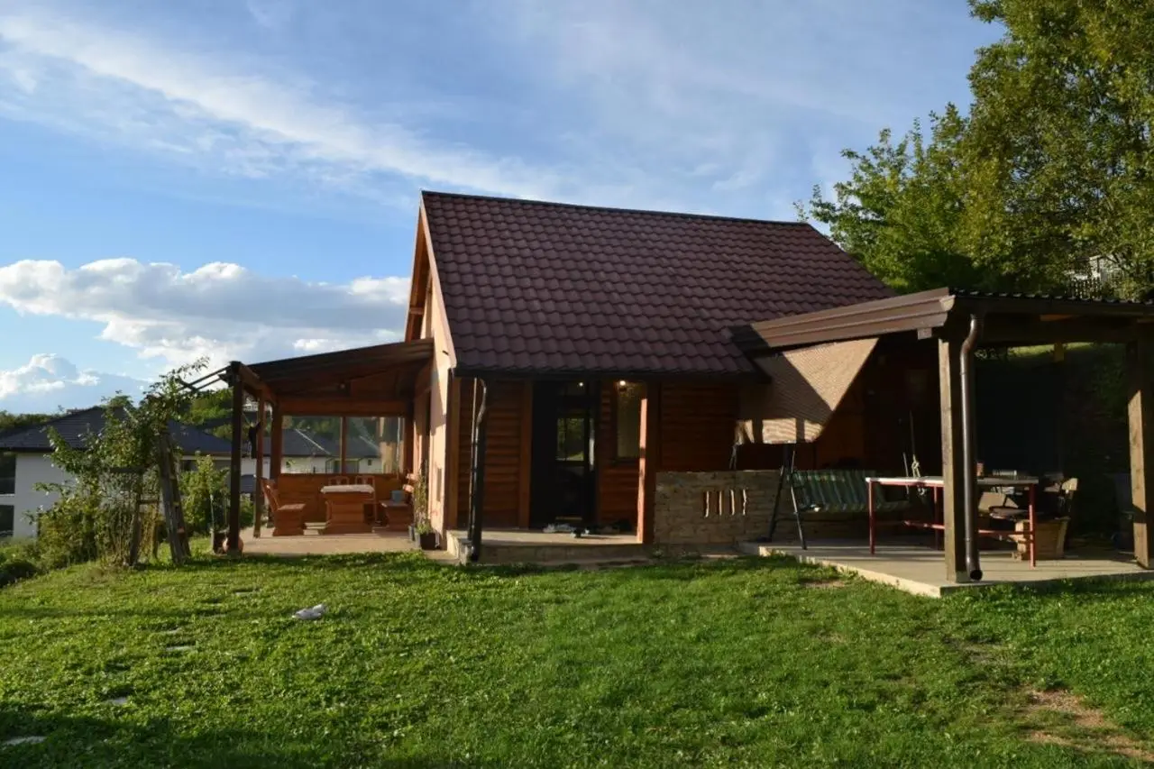 Log cabin