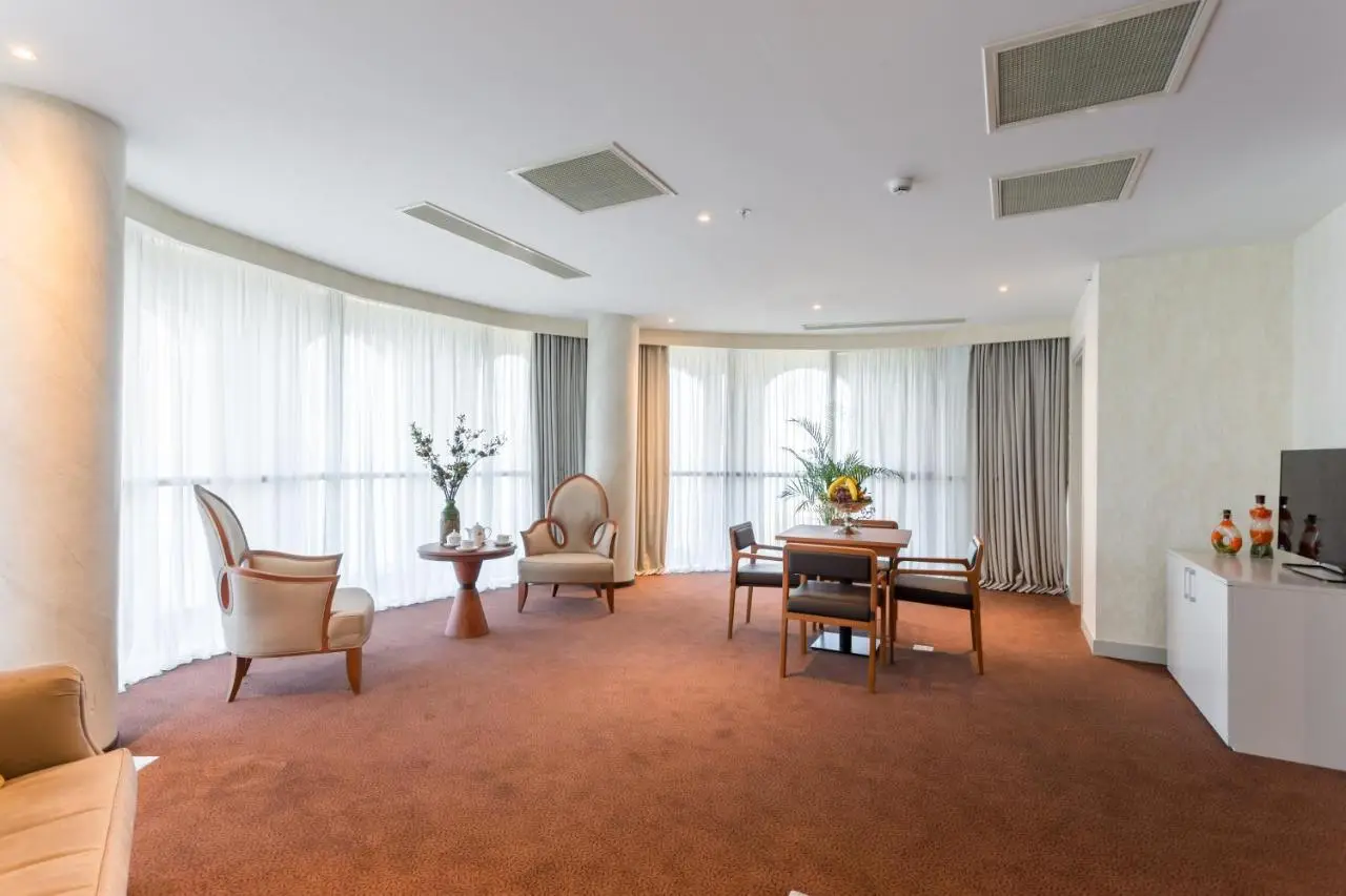 The Grand Gloria Hotel