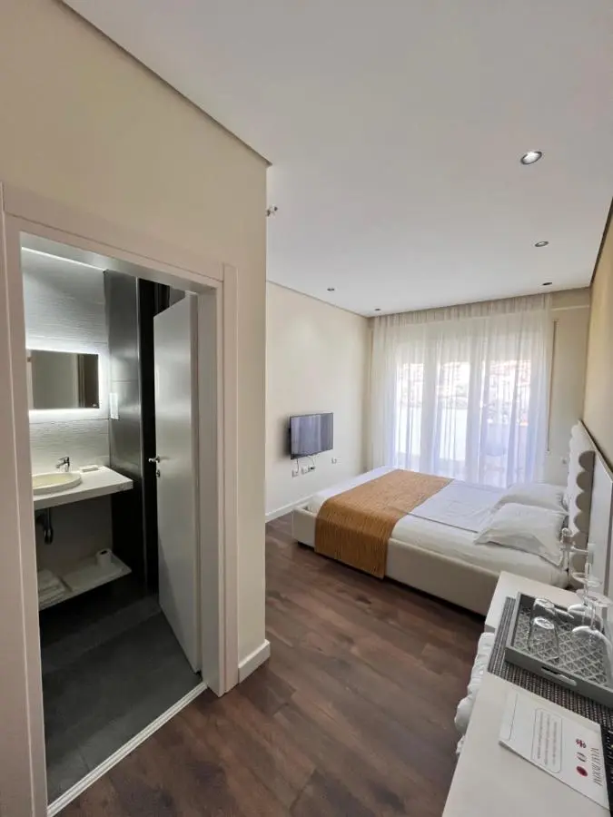 Maxi Room