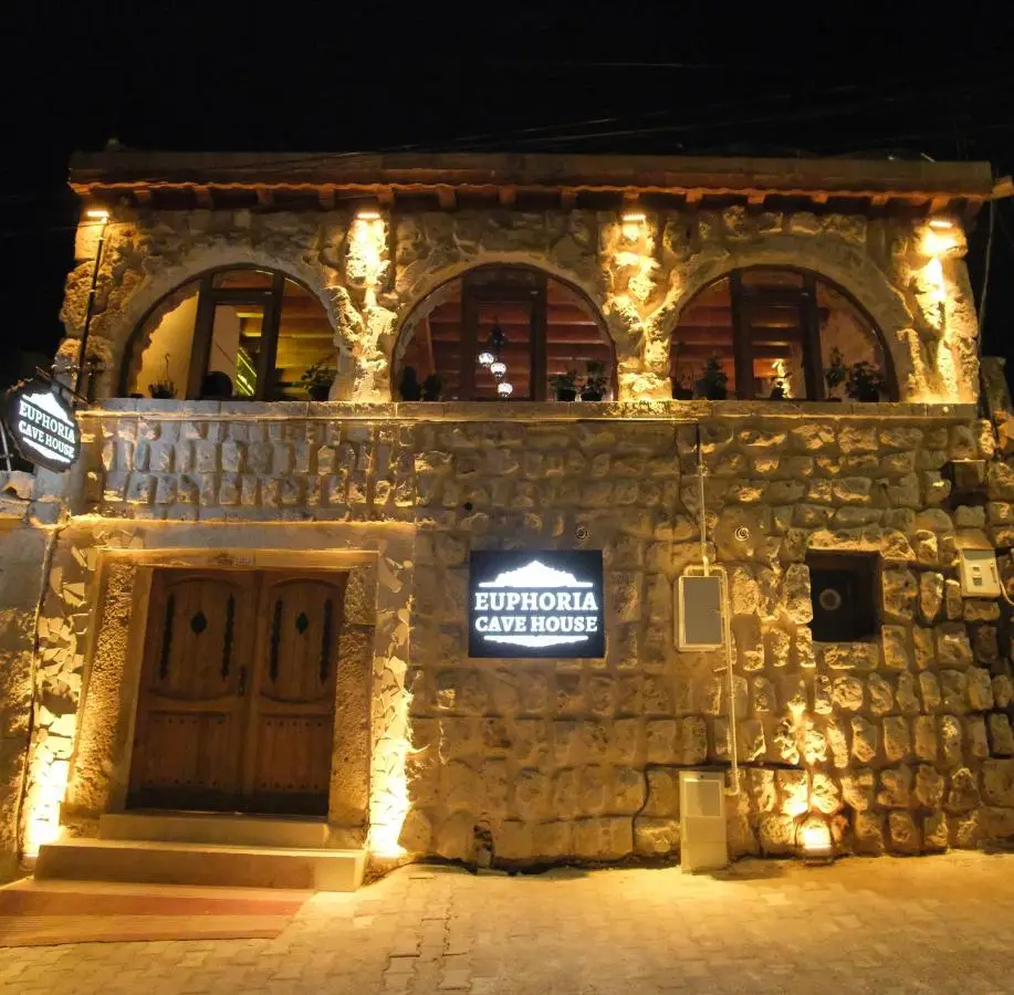 Euphoria Cave House
