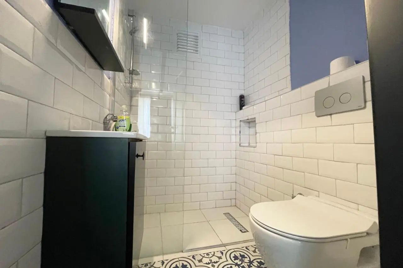 balcony 2BR apt with 2toilet and 2bath near to nişantaşi #3