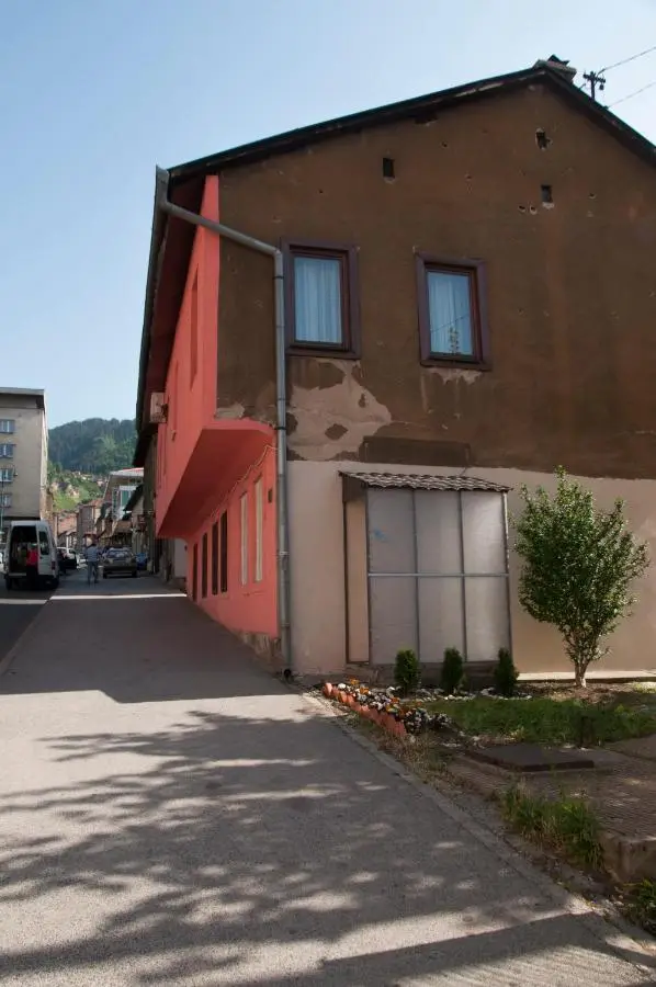 Bistrik Rose Apartment