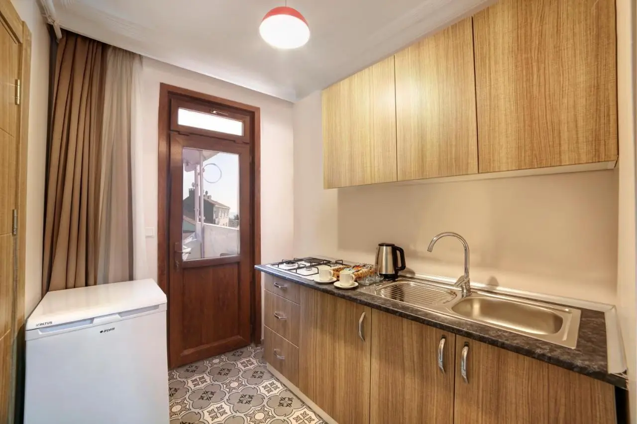 SEVEN ROSES APART HOTEL