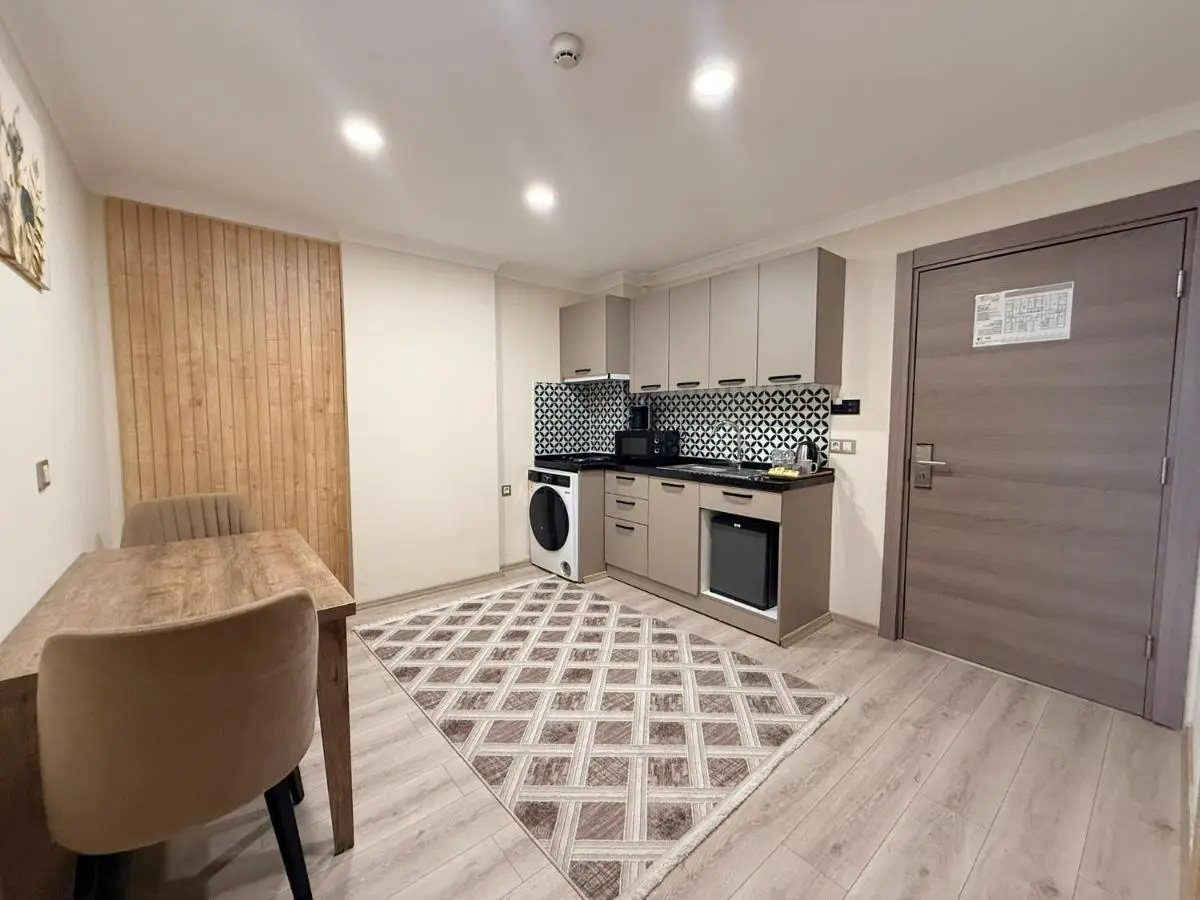 Rena Grand Residence & Suit