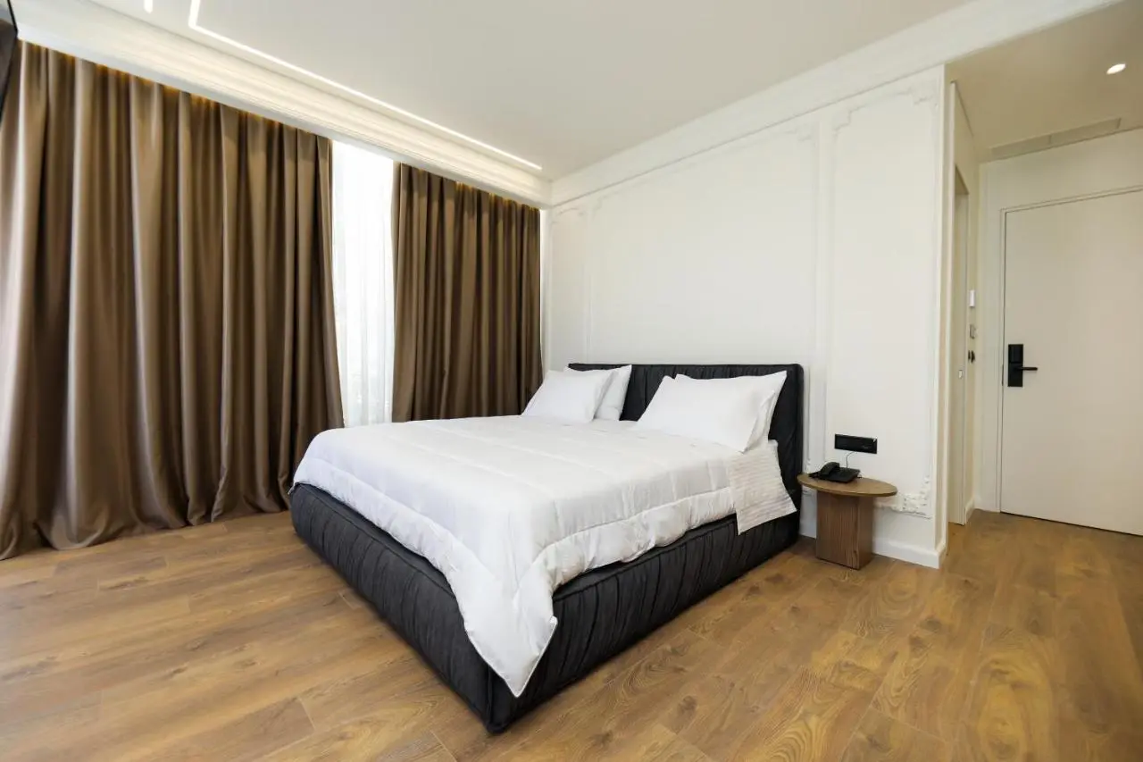 Hotel Adore