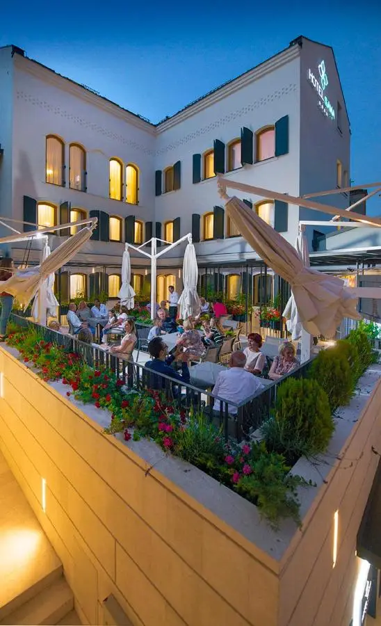 Hotel Sana