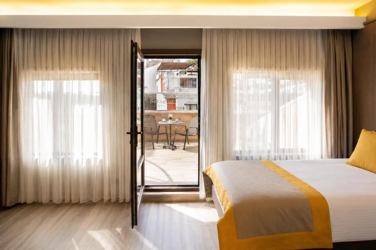 Seraglio Hotel & Suites