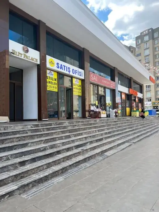 Central Location Free WIFI AC Parking Garage