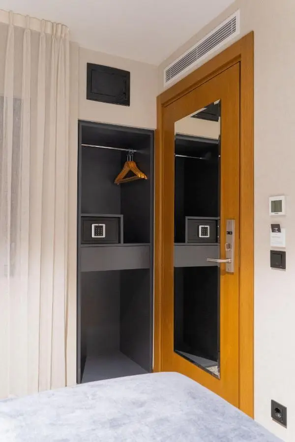 MEG HOTEL